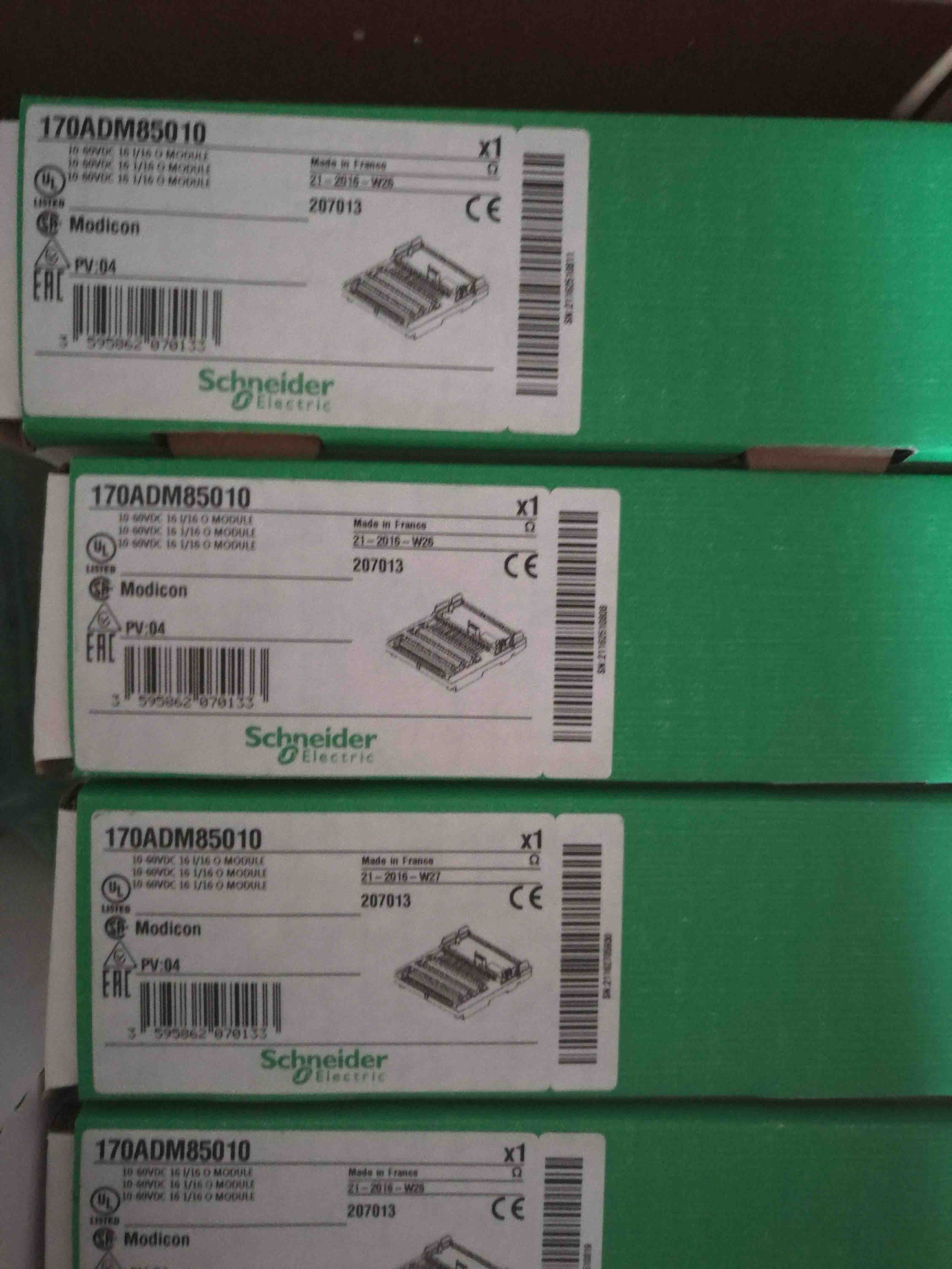 170ADM85010 Schneider Discrete I/O module Modicon Momentum Original Factory Sealed New