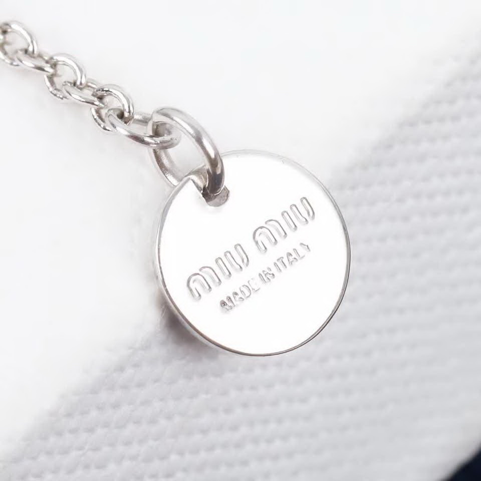 20秋季最新专柜款-缪缪Miu Miu2020新款项链，真心美到不行了，一致施华洛世奇幻彩珍珠，满钻的施华洛，特别的完美