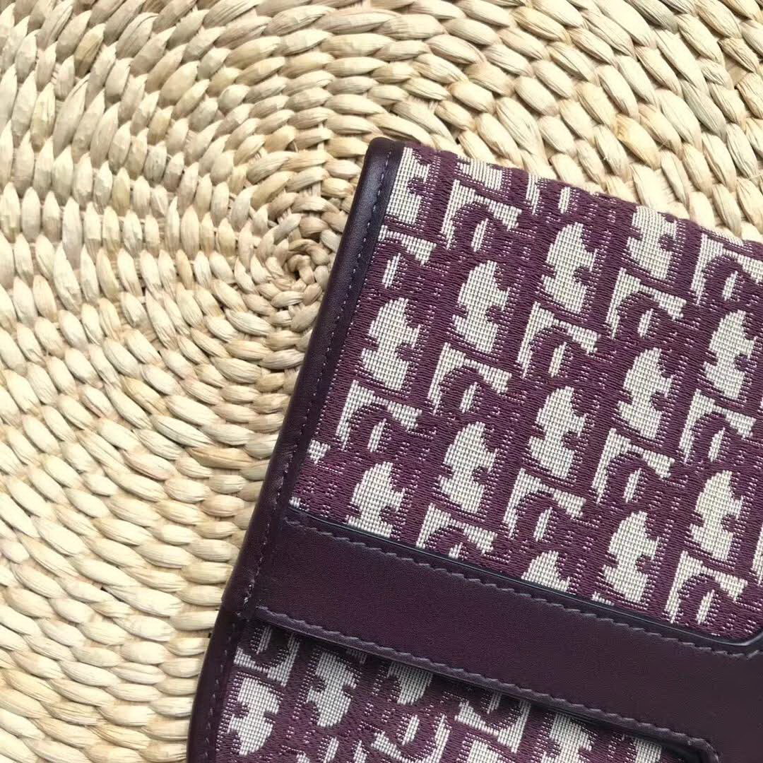 【原版皮】迪奥/Dior 翻折提花手包，选用Oblique提花帆布搭配同色系牛皮皮革裁制而成，缀以CD徽标锁扣，复古味满满哒，上班逛街都可以用，款号：M6758