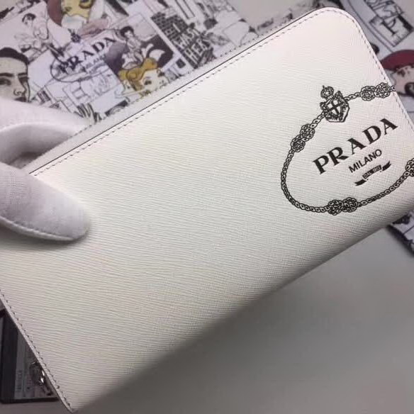 【原版皮】普拉达/Prada 拉链钱夹，选用十字纹牛皮裁制而成，饰以黑色经典丝印徽标，风格优雅简约，款号：2ML317