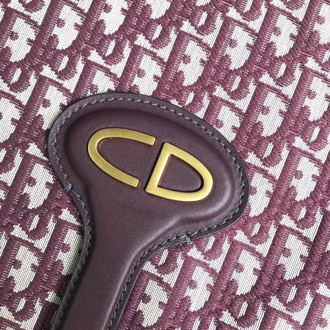 【原版皮】迪奥/Dior 翻折提花手包，选用Oblique提花帆布搭配同色系牛皮皮革裁制而成，缀以CD徽标锁扣，复古味满满哒，上班逛街都可以用，款号：M6758
