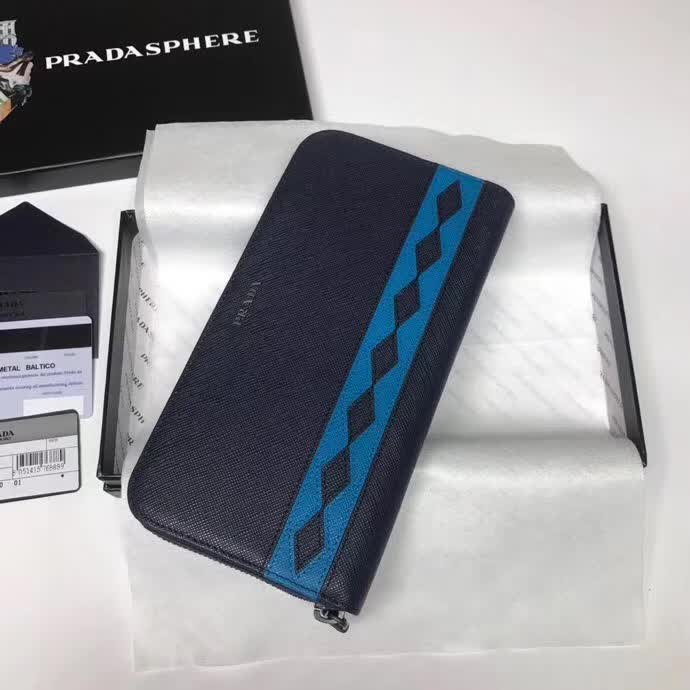【原版皮】普拉达/Prada 拉链钱夹，选用十字纹牛皮裁制而成，饰以菱形拼色，精湛走线均匀整齐，油边顺滑，款号：2ML317