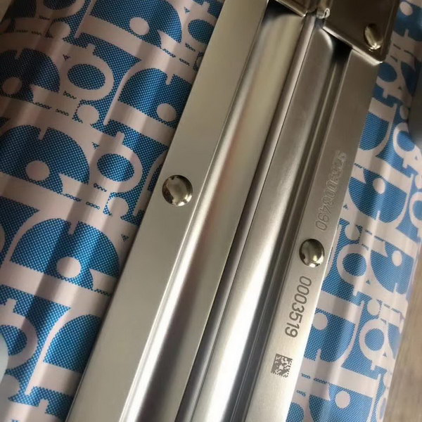 迪奥Dior X 日默瓦/RiMoWa 独家定制款化妆箱，汇集艺术,时尚与设计，领先时装周发售，体现精湛的手工匠艺和专业技术