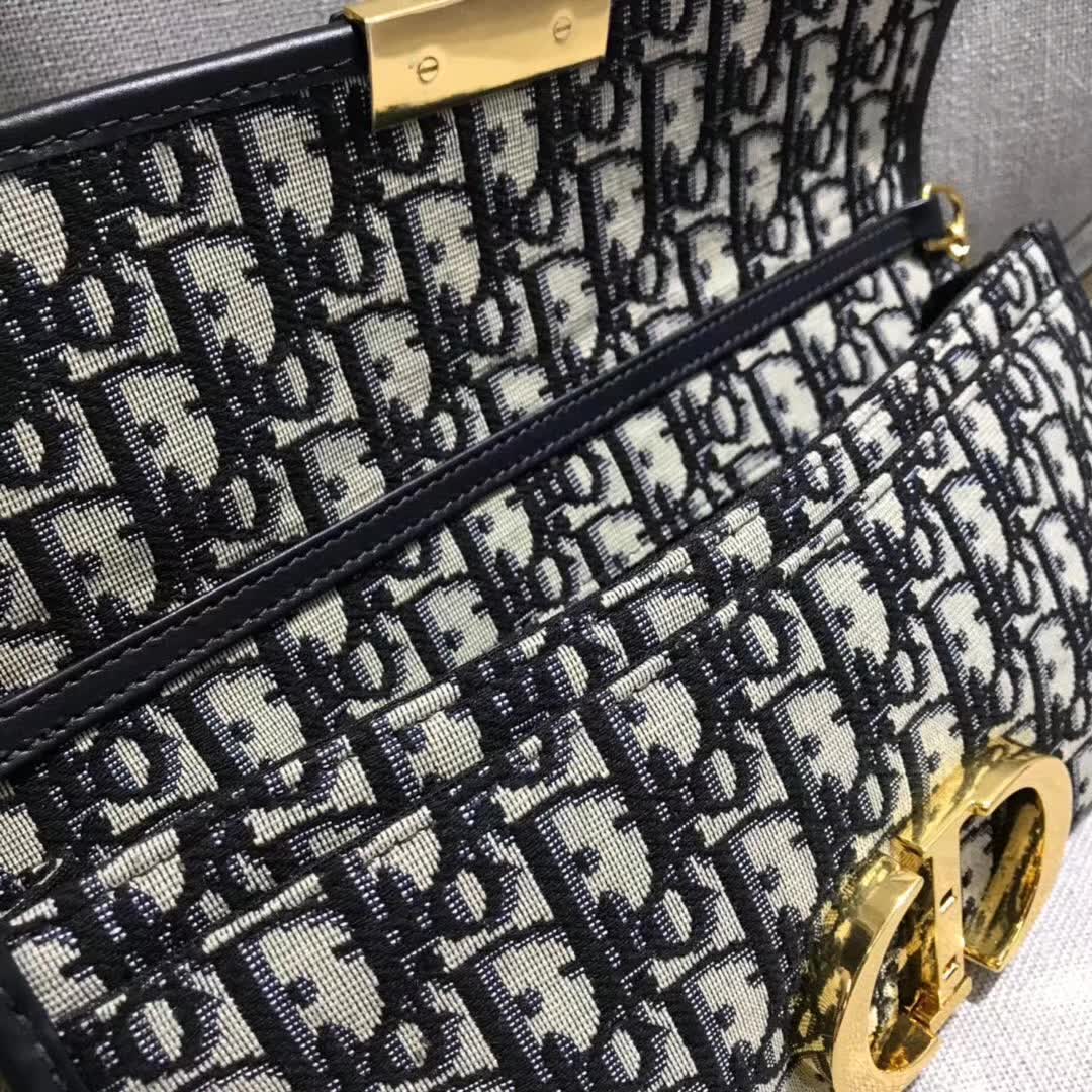 【原版皮】迪奥/Dior 30 Montaigne链条包，选用Oblique提花帆布搭配同色系牛皮皮革裁制而成，饰以标志性“CD”字母锁扣，款号：M5683