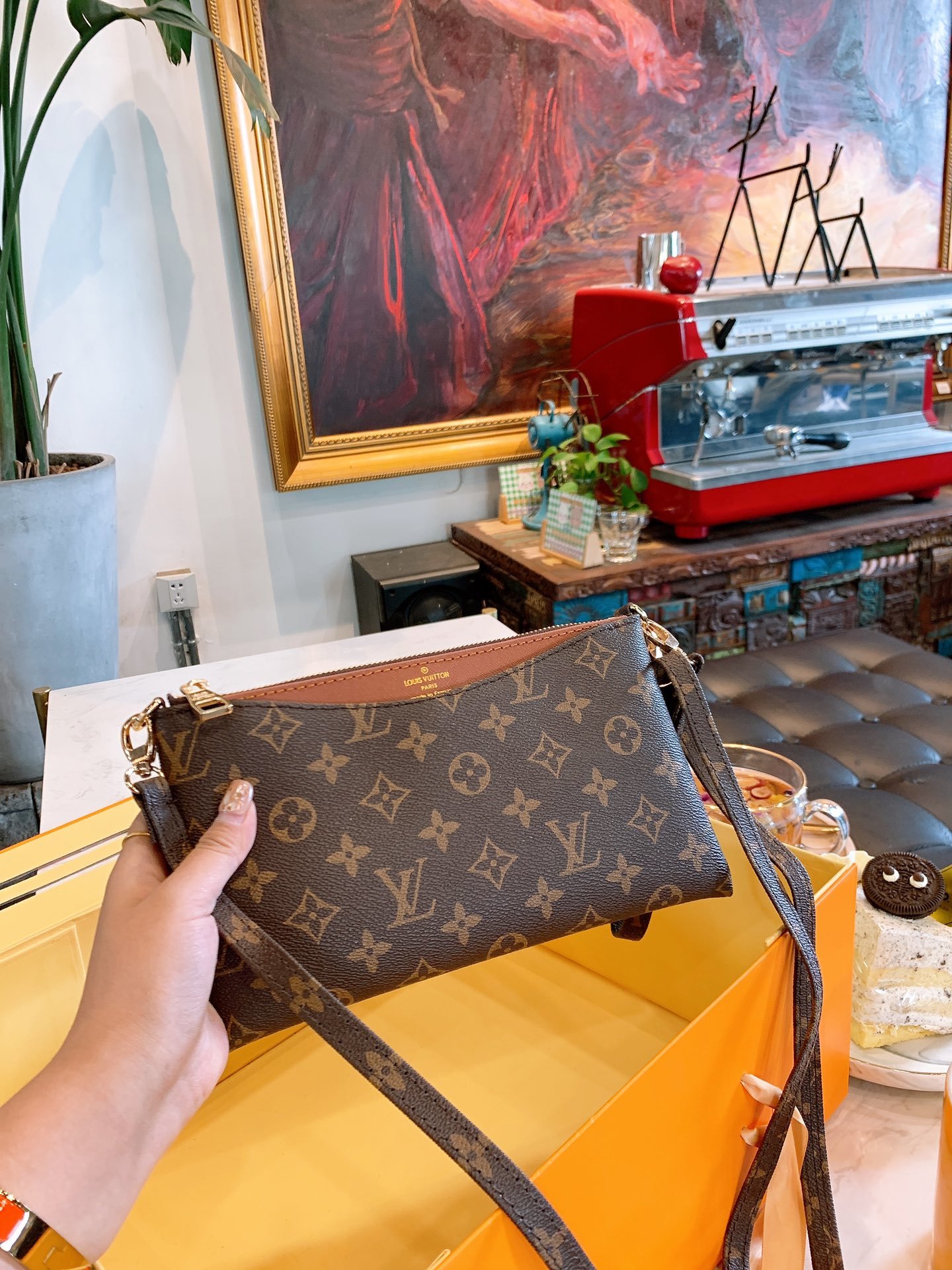 LOUIS VUITTON LB0012005020107 size: 20cm