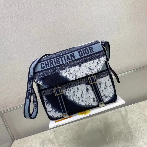 【原版皮】迪奥/Dior Camp邮差包，帆布面料舒适随意，最完美的一点是它除了斜挎外还能当背包，慵懒，复古风格，款号：M1271