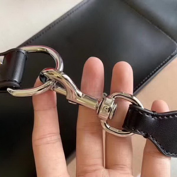 【原版皮】华伦天奴/Valentino 腰包，采用进口南非皮精心裁制而成，涂鸦大logo，简易设计，容量大，男生女生都可以用哦，款号：0056