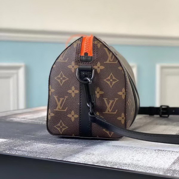 【原版皮】路易威登/LV nano Keeoall 枕头包，以Monogram帆布为袋身，装饰了公仔图案，男女都可以背额款，酷酷帅帅的，款号：M45652