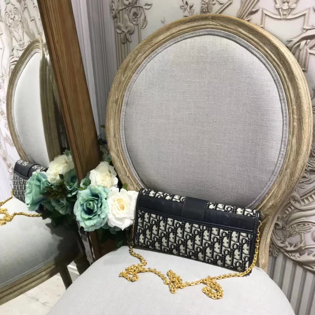 【原版皮】迪奥/Dior 30 Montaigne链条包，选用Oblique提花帆布搭配同色系牛皮皮革裁制而成，饰以标志性“CD”字母锁扣，款号：M5683