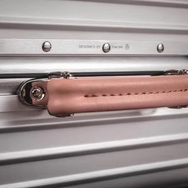 日默瓦/Rimowa 旅行箱，全​铝​镁‎合金，经典款​的新版‎本，彩色皮质把手，购买就送透明套，4个轮子，2个手把，绑带，想怎么换就怎么换，永远是街头机场最靓的你
