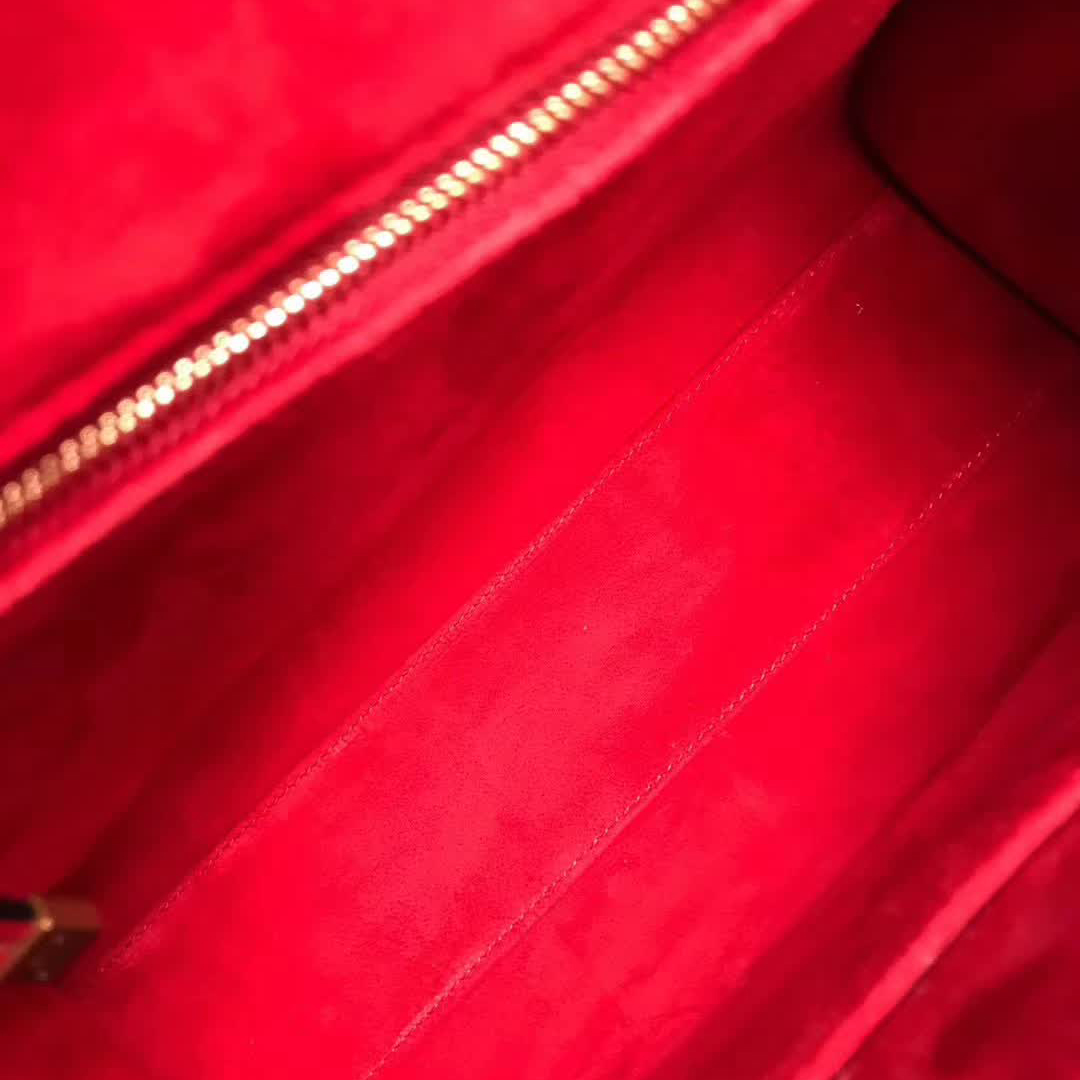 【原版皮】迪奥/Dior 手提包，选用平纹小牛皮裁制而成，饰以品牌标识字母锁扣，低调奢华，简约时尚