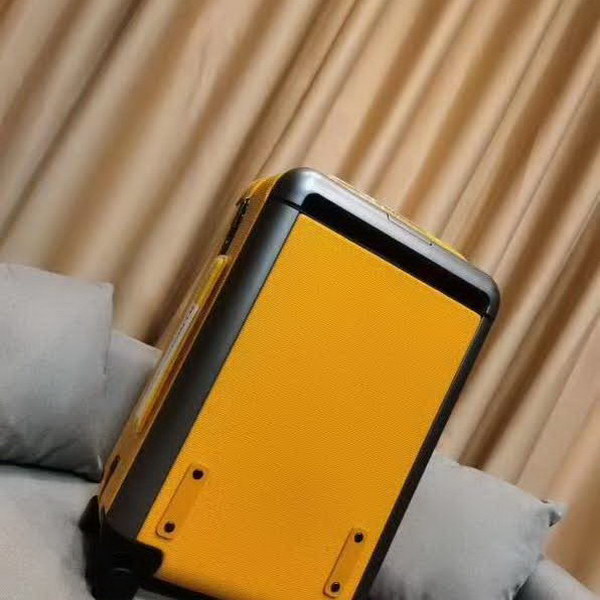 路易威登/LV 旅行箱，釆用经典水波纹系列，变色皮，铝制宽拉杆时尚大气，独特设计理念，时尚潮流，众多明星同款