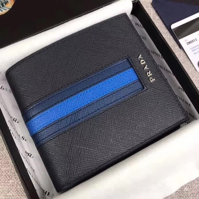 【原版皮】普拉达/Prada 短款钱夹，选用十字纹小牛皮镶嵌彩带皮革裁制而成，精湛走线均匀整齐，做工精湛，款号：2M0513
