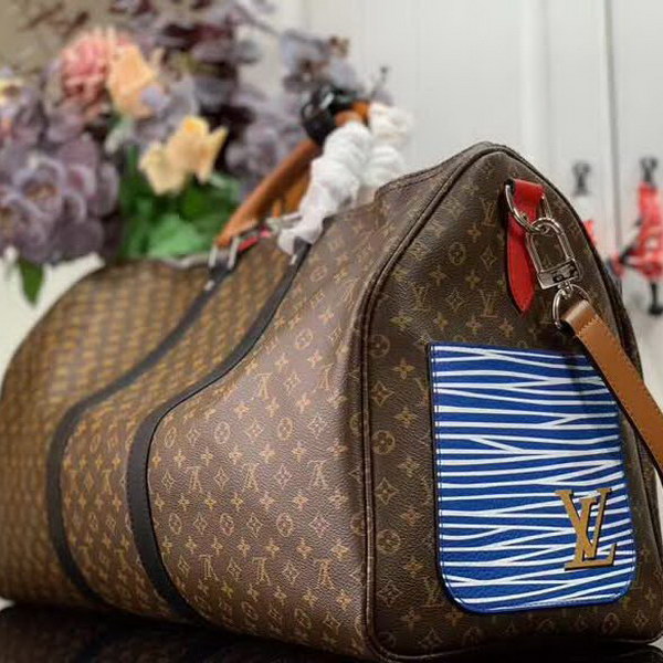 【原版皮】路易威登/LV Keepall 50旅行袋，Monogram Eclipse帆布包身搭配卷标和点缀Monogram图案的可拆卸拉链袋，机舱行李尺寸，内含充裕空间，与绅士优雅随行，款号：M56855