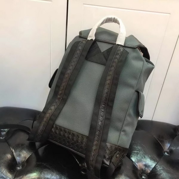 【原版皮】宝缇嘉/BV 男士双肩背包，采用高光胎牛皮搭配防水牛津布，贴袋上编饰标志性的编织图案，设计旨在成就每日佩戴的必备单品，造型质地轻盈，空间充裕，款号：80187308