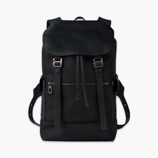 【原版皮】宝缇嘉/BV 男士双肩背包，哑光小牛皮和坚固尼龙的混合搭配时尚现代，配以手工制作，贴袋上编饰标志性的编织图案，设计旨在成就每日佩戴的必备单品，款号：80187208