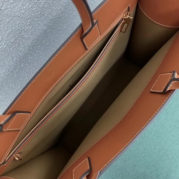 【原版皮】赛琳/Celine 老花系托特包，TRIOMPHE帆布混搭羊皮，整个包以凯旋门标志为主，包边以棕色为主围绕开口，焦糖棕色搭配老花添加了复古元素，款号：190172