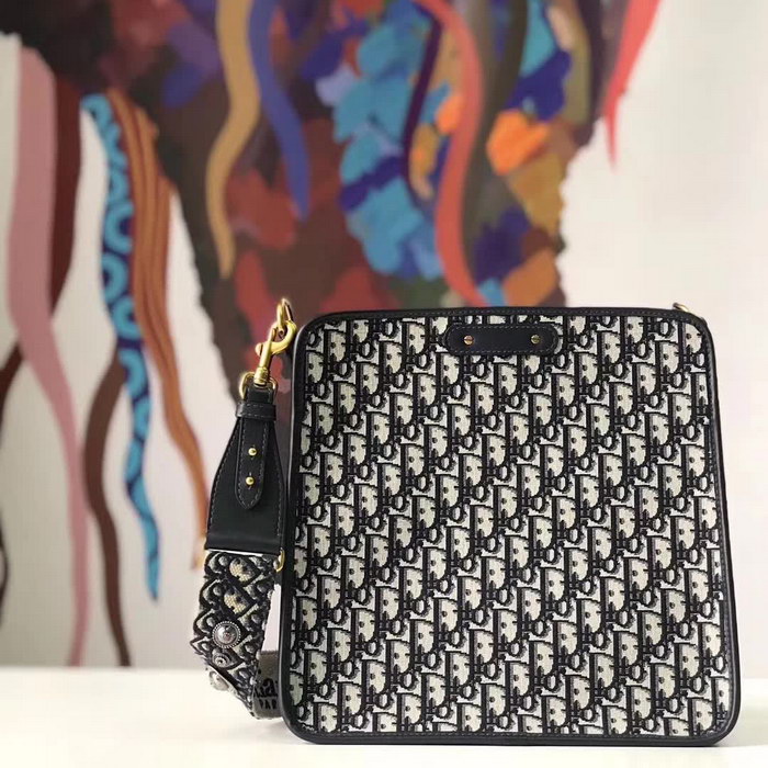 【原版皮】迪奥/Dior 肩背包，选用Oblique提花帆布搭配同色系牛皮皮革裁制而成，饰以CD徽标锁扣