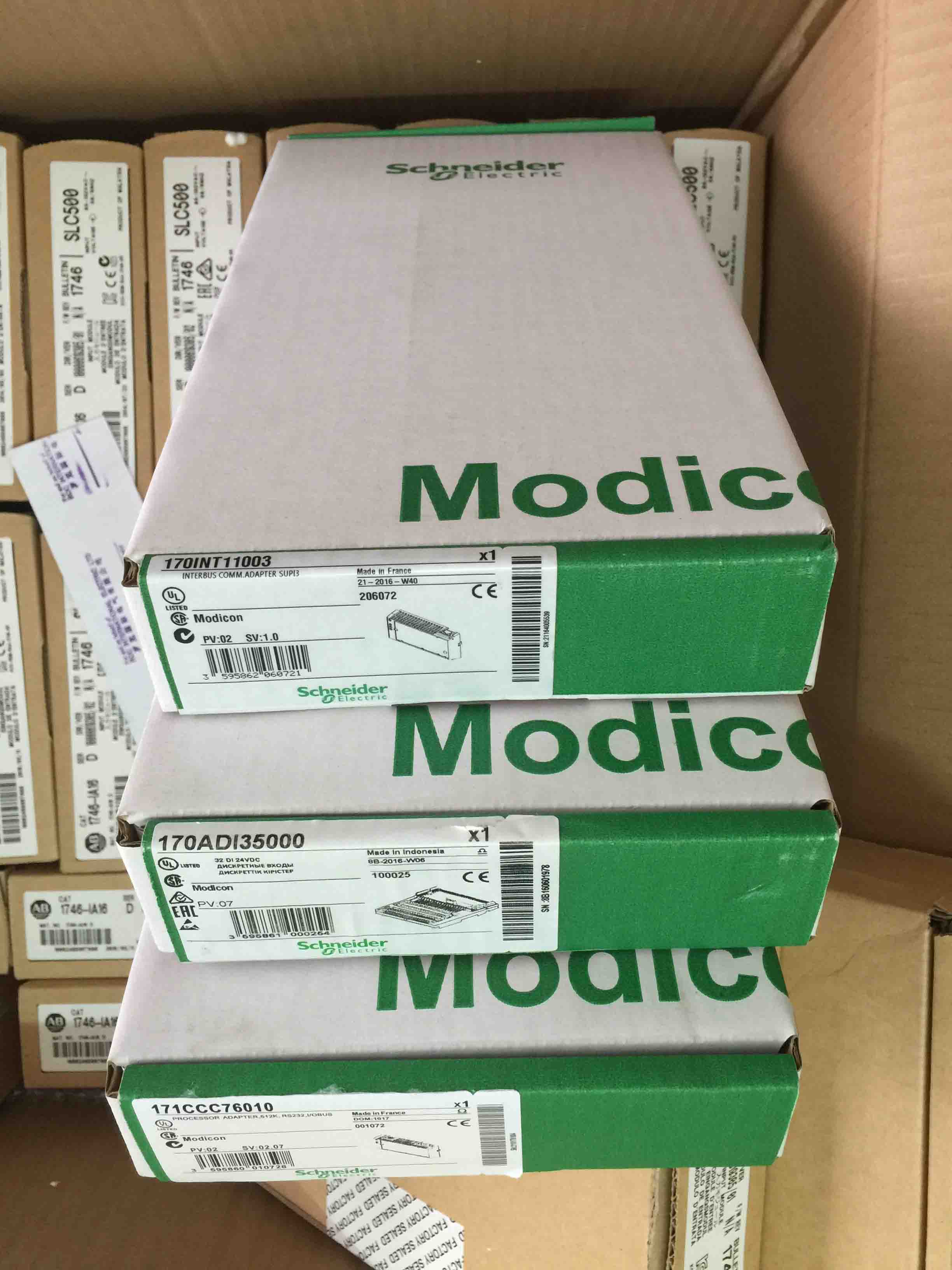 170ADI35000 Schneider Discrete input module Modicon Momentum Original Factory Sealed New