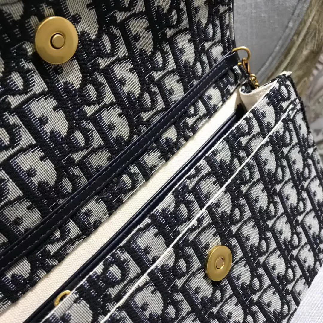 【原版皮】迪奥/Dior 链条包，选用Oblique提花帆布搭配同色系牛皮皮革裁制而成，缀以D字徽标设计，拆了链条又能当手包，另配：手挽带一条