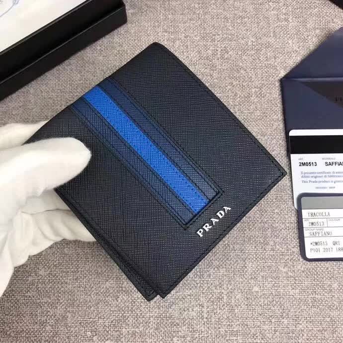 【原版皮】普拉达/Prada 短款钱夹，选用十字纹小牛皮镶嵌彩带皮革裁制而成，精湛走线均匀整齐，做工精湛，款号：2M0513