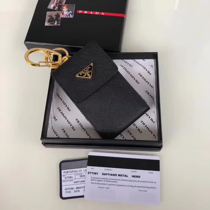 【原版皮】普拉达/Prada 钥匙包，车钥匙包，选用十字纹小牛皮镶嵌三角唛徽标，男女通用款，简单时尚，款号：1TT081