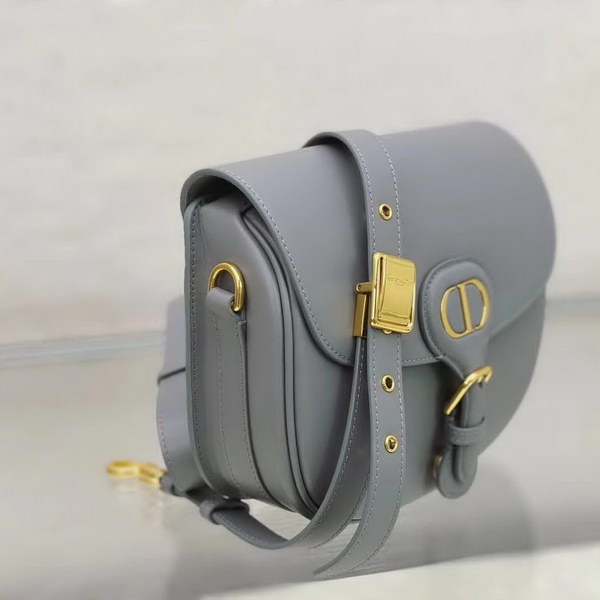 【原版皮】迪奥/Dior bobby 手袋，复古CD logo，硬挺的包身，五金做旧增加了复古感，不易磨损，采用光面牛皮革精心制作，饰以复古金色五金配件提升格调，柔软而富有质感，点缀有军装风格搭扣，款号：M9319