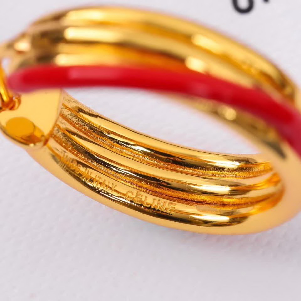 20秋季最新专柜款-Celine最新爆款系列红边金色圈圈耳环，满足你的各种场合搭配，一百万个推荐