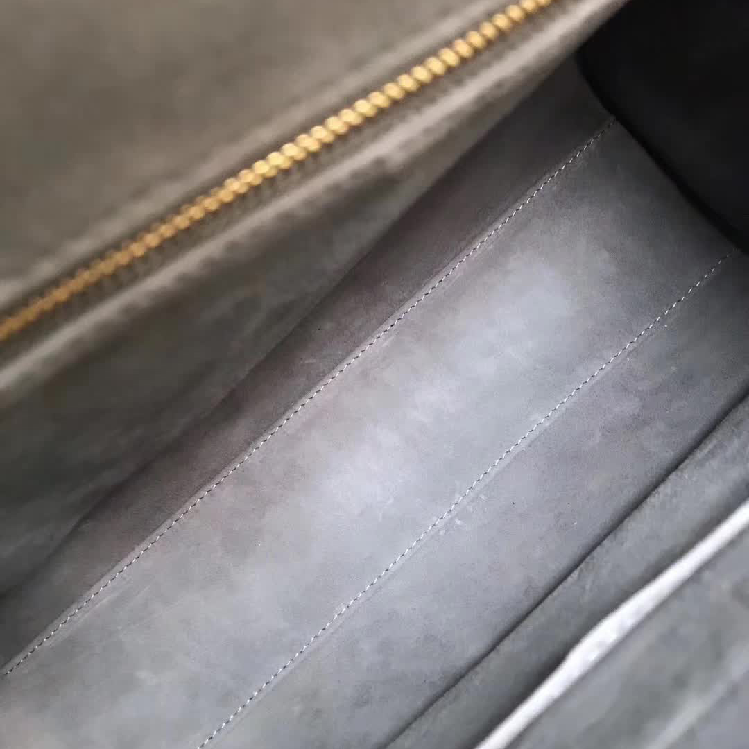 【原版皮】迪奥/Dior 手提包，选用平纹小牛皮裁制而成，饰以品牌标识字母锁扣，低调奢华，简约时尚