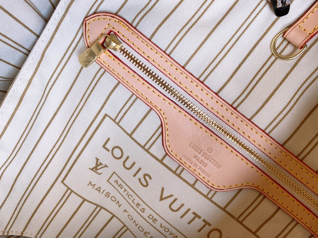 LOUIS VUITTON LB0122005020110 size: 32x15x29cm