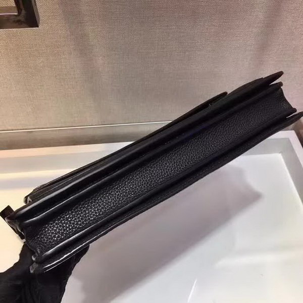 【原版皮】普拉达/Prada 男士手包，采用小牛皮材质，充分呈现充满现代感和阳刚之气的迷人魅力，颇具功能性，非常实用，款号：2VF018