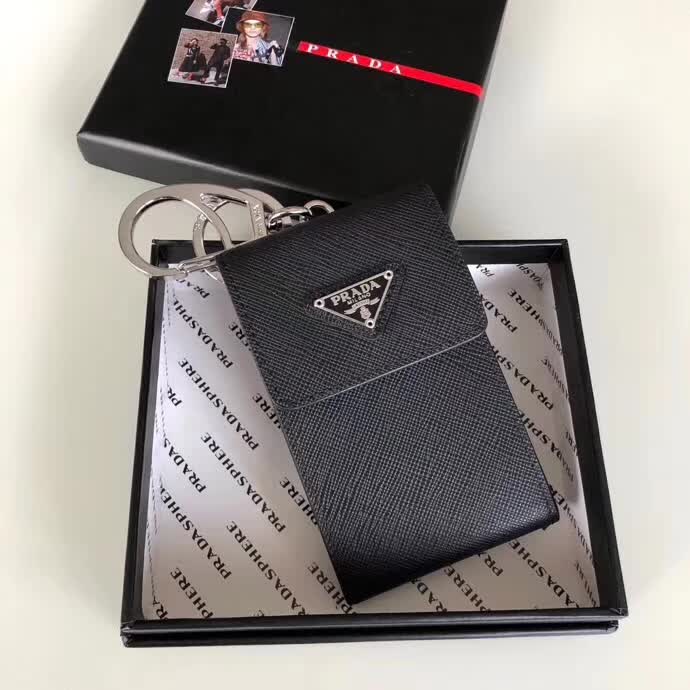 【原版皮】普拉达/Prada 钥匙包，车钥匙包，选用十字纹小牛皮镶嵌三角唛徽标，男女通用款，简单时尚，款号：1TT081