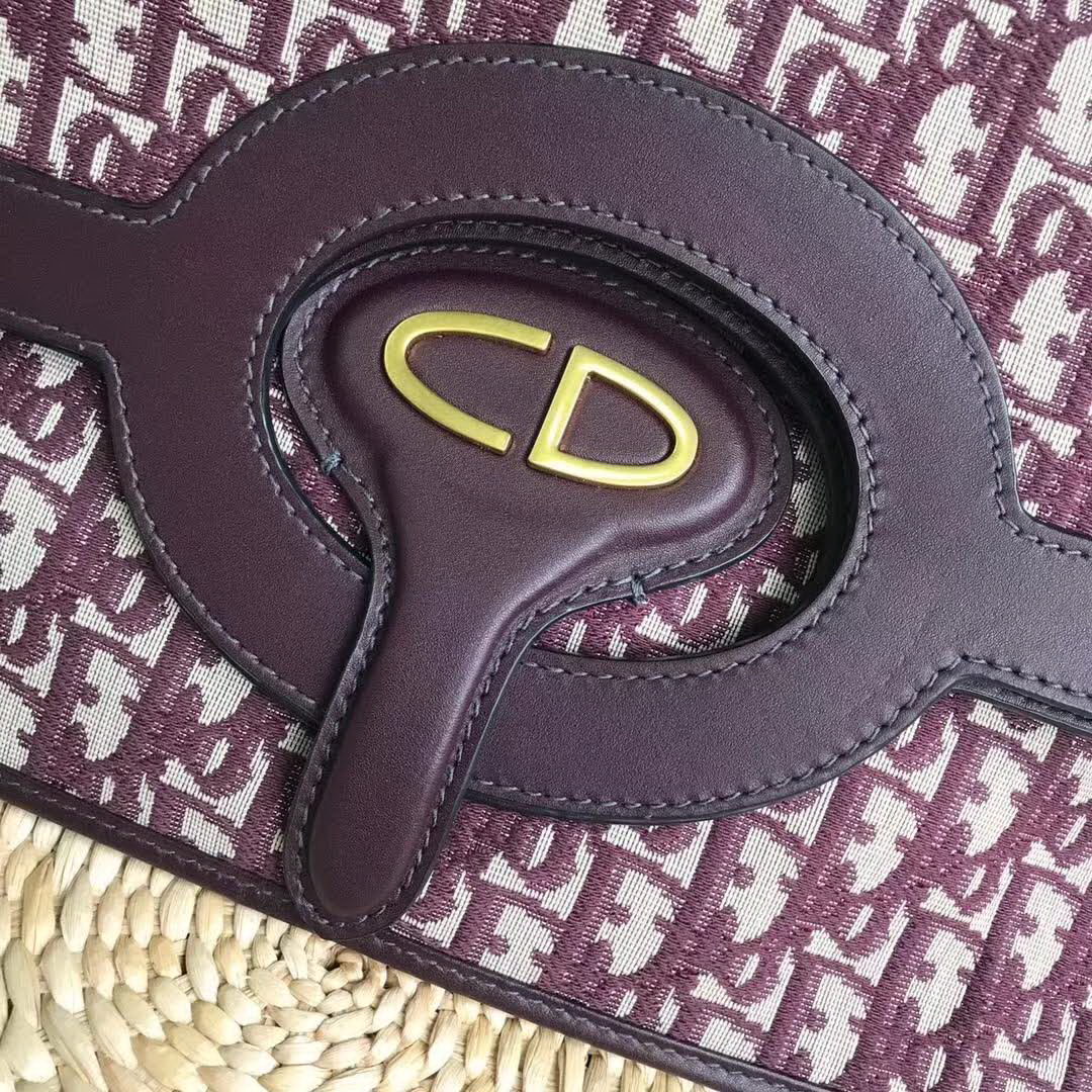 【原版皮】迪奥/Dior 翻折提花手包，选用Oblique提花帆布搭配同色系牛皮皮革裁制而成，缀以CD徽标锁扣，复古味满满哒，上班逛街都可以用，款号：M6758