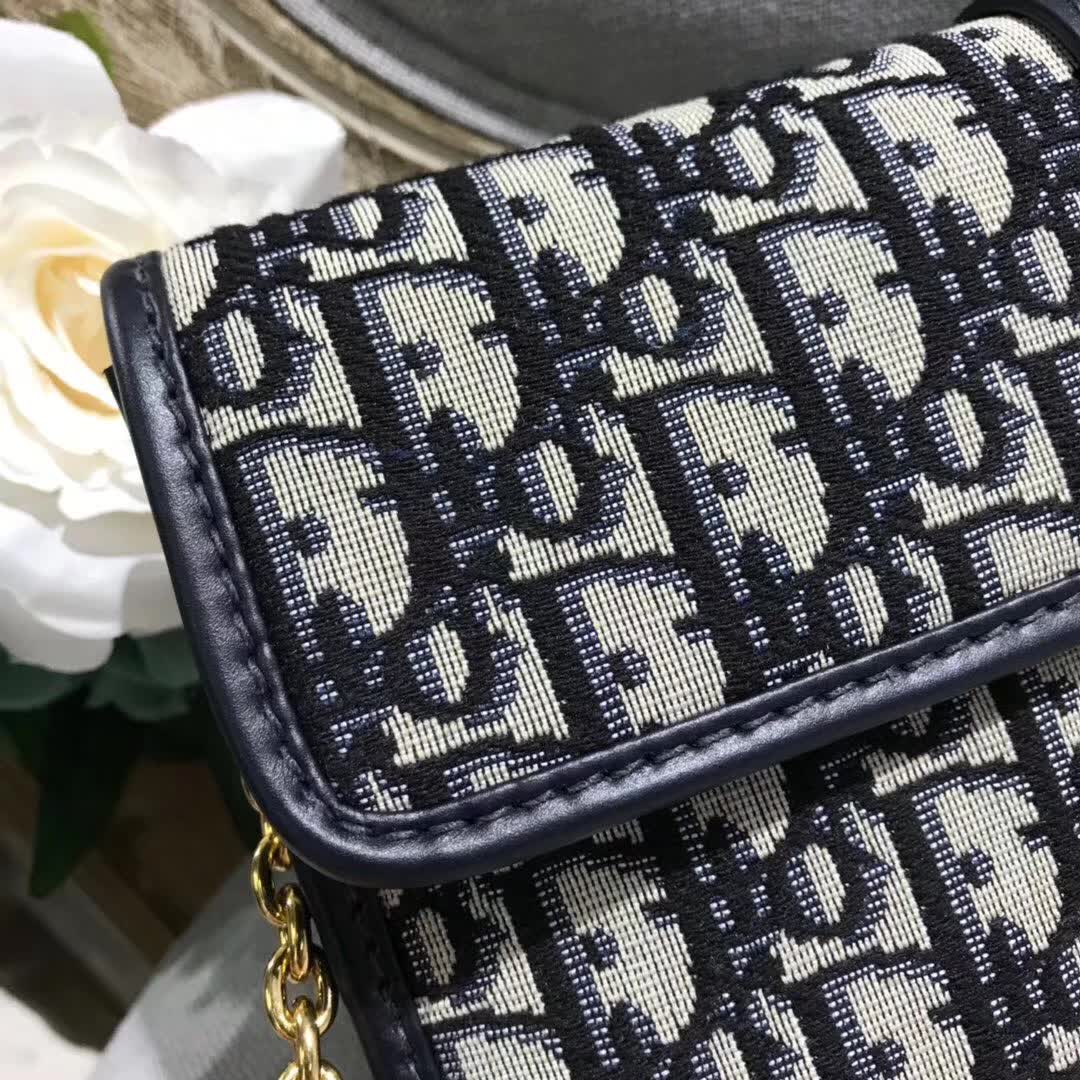 【原版皮】迪奥/Dior 30 Montaigne链条包，选用Oblique提花帆布搭配同色系牛皮皮革裁制而成，饰以标志性“CD”字母锁扣，款号：M5683