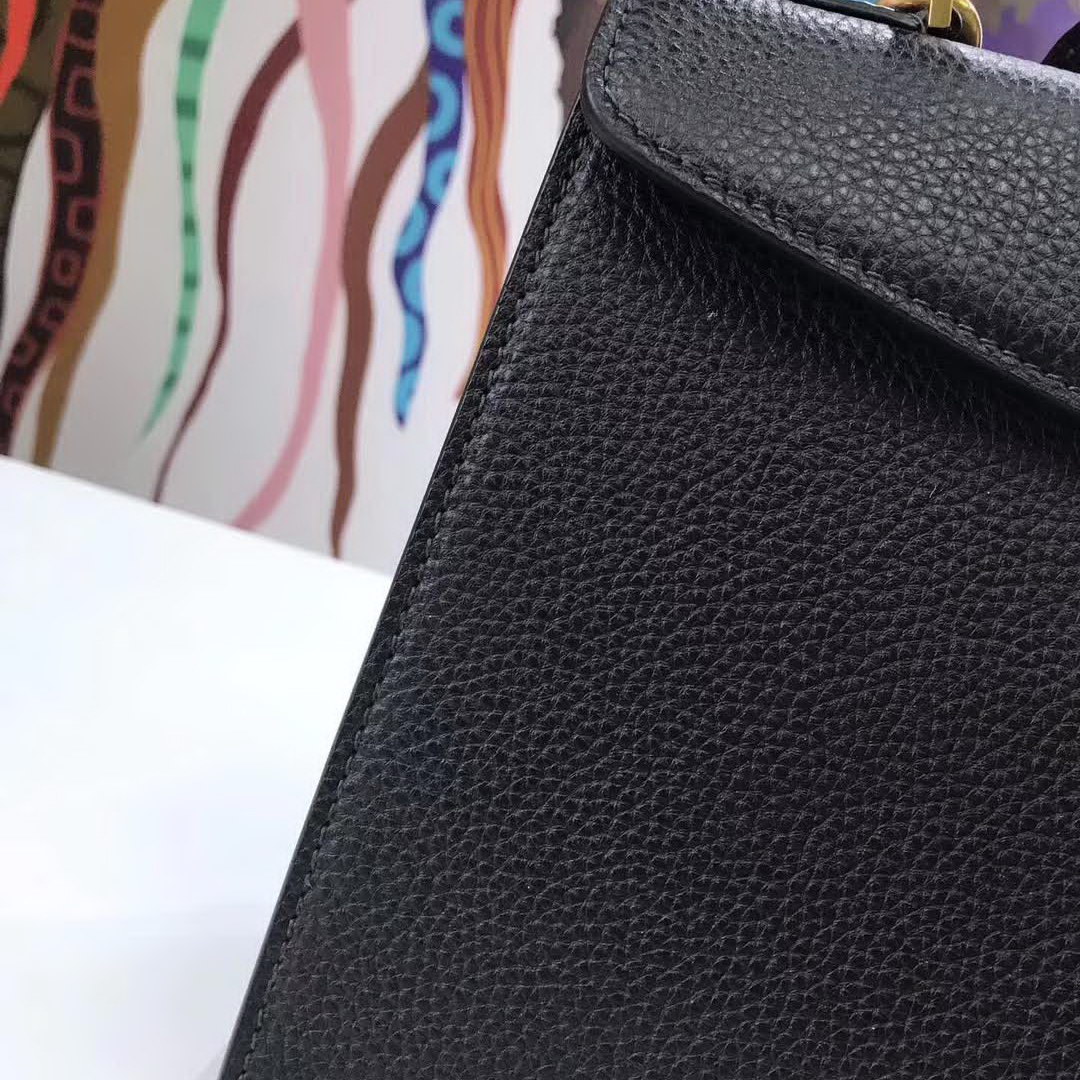 【原版皮】迪奥/Dior 手提包，选用荔枝纹小牛皮裁制而成，饰以品牌标识字母锁扣，低调奢华，简约时尚