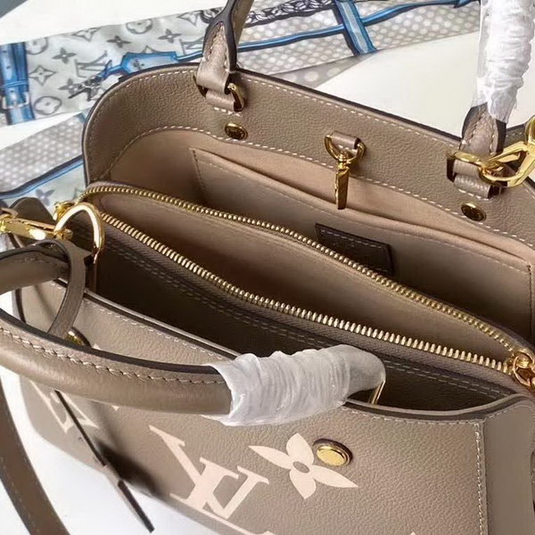 【原版皮】路易威登/LV Montaigne BB手袋，将Monogram图案先印染后压印于粒面皮革，与挺括线条相辅相成，有立体感的造型与精巧的内部设计，款号：M45489