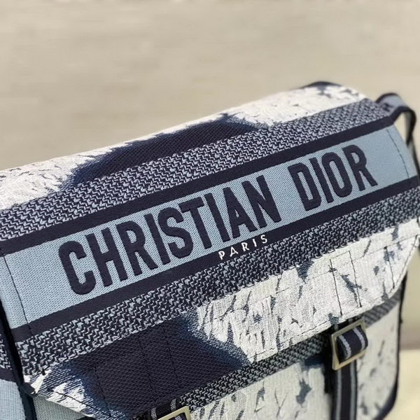 【原版皮】迪奥/Dior Camp邮差包，帆布面料舒适随意，最完美的一点是它除了斜挎外还能当背包，慵懒，复古风格，款号：M1271