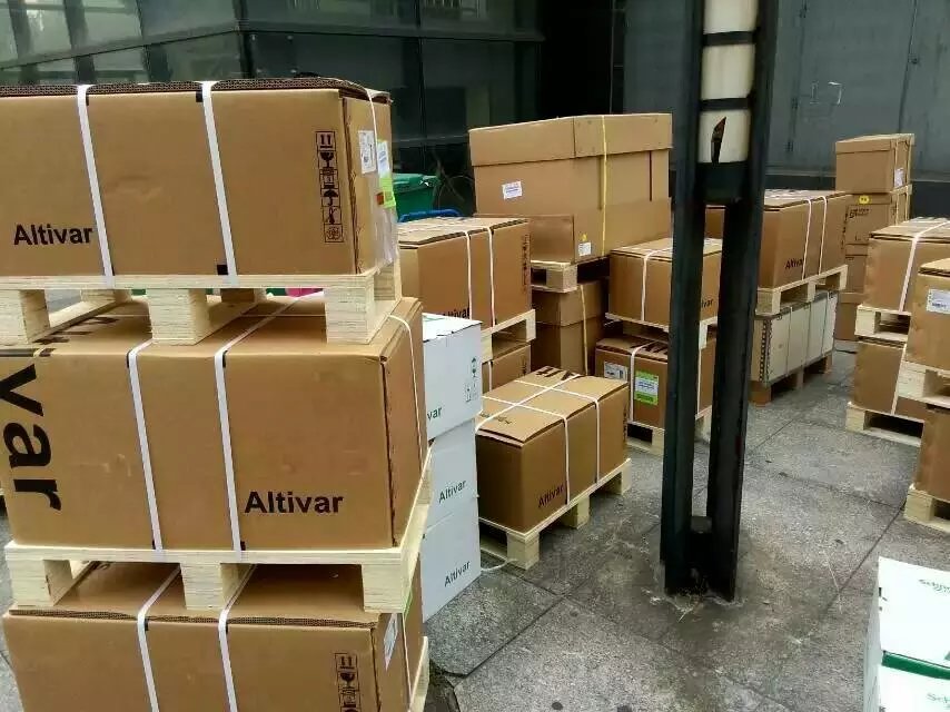 ATV71HD90N4 Schneider Variable speed drive ATV71 - 90kW-125HP Original Factory Sealed New