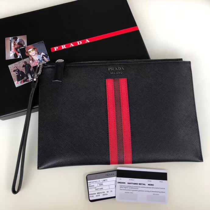 【原版皮】普拉达/Prada 男士手包，选用十字纹小牛皮镶嵌彩带皮革裁制而成，经典之作，简单时尚，款号：2NG005