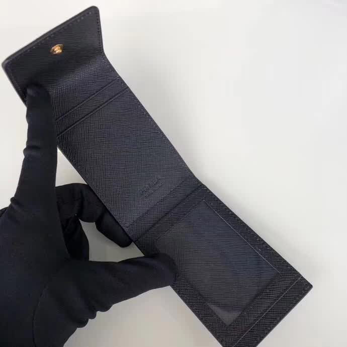 【原版皮】普拉达/Prada 钥匙包，车钥匙包，选用十字纹小牛皮镶嵌三角唛徽标，男女通用款，简单时尚，款号：1TT081