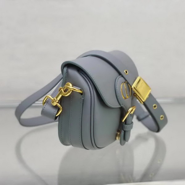 【原版皮】迪奥/Dior bobby 手袋，复古CD logo，硬挺的包身，五金做旧增加了复古感，不易磨损，采用光面牛皮革精心制作，饰以复古金色五金配件提升格调，柔软而富有质感，点缀有军装风格搭扣，款号：M9317