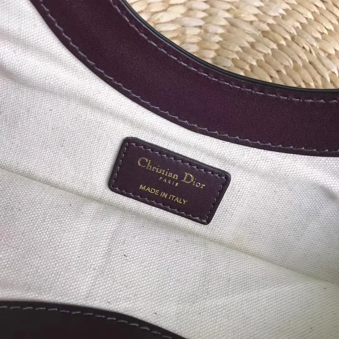 【原版皮】迪奥/Dior 翻折提花手包，选用Oblique提花帆布搭配同色系牛皮皮革裁制而成，缀以CD徽标锁扣，复古味满满哒，上班逛街都可以用，款号：M6758