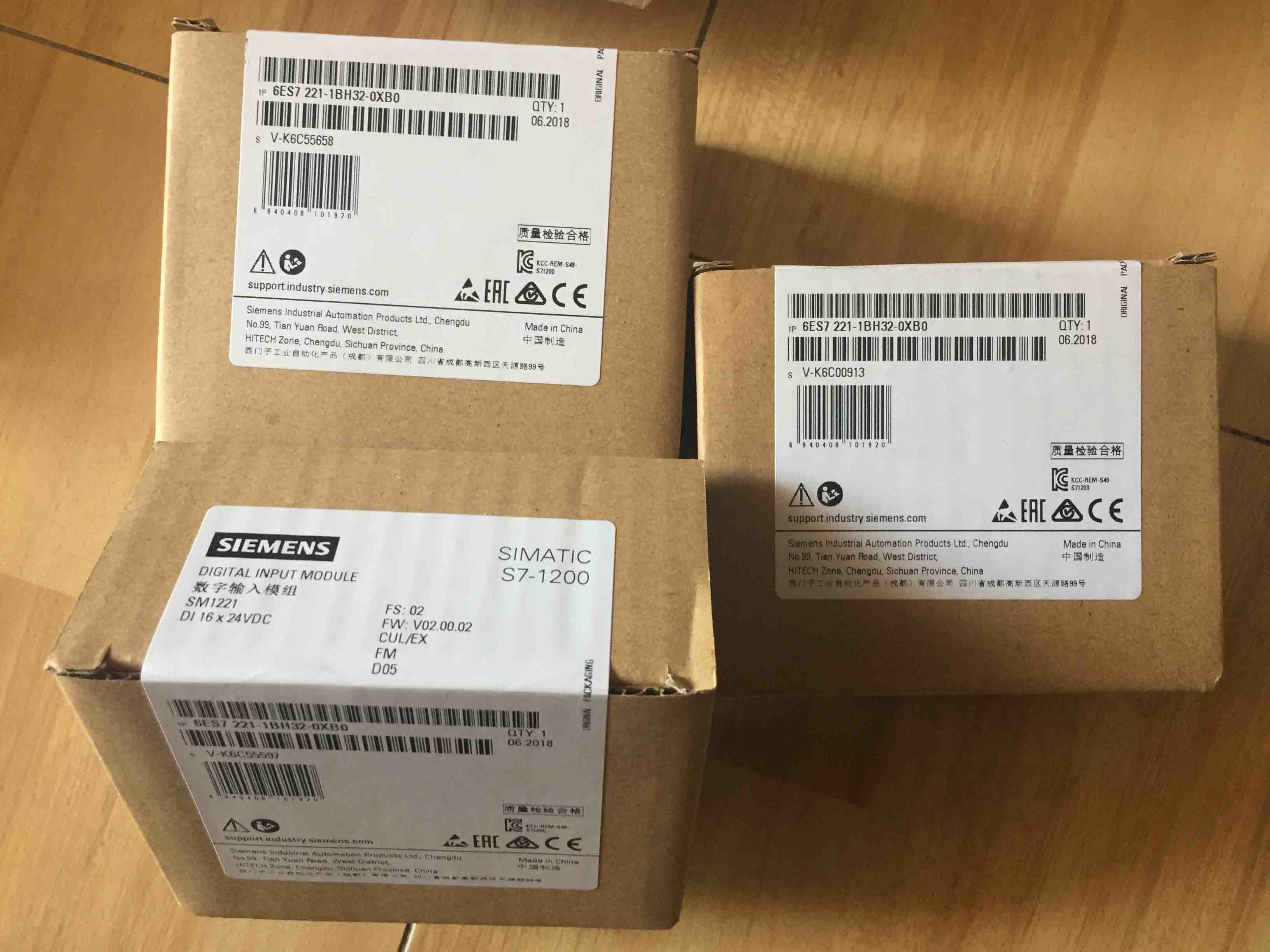 6ES7222-1HH32-0XB0 SIEMENS Original new factory sealed