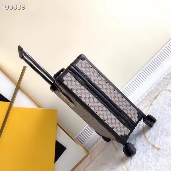 古驰/Gucci 旅行箱，釆用先进聚碳纤维工艺，高档大气的LOGO，独特设计理念，趣味横生，时尚潮流，复古风格与完美工艺，二者结合