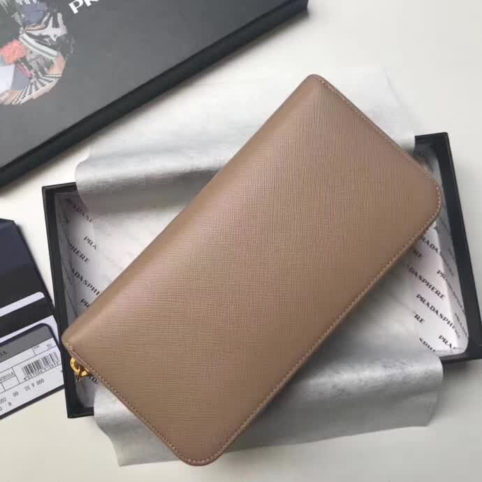 【原版皮】普拉达/Prada 拉链钱夹，选用十字纹小牛皮裁制而成，正面点缀金色散字徽标，尽显高档时尚，低调而又奢华，款号：1ML506