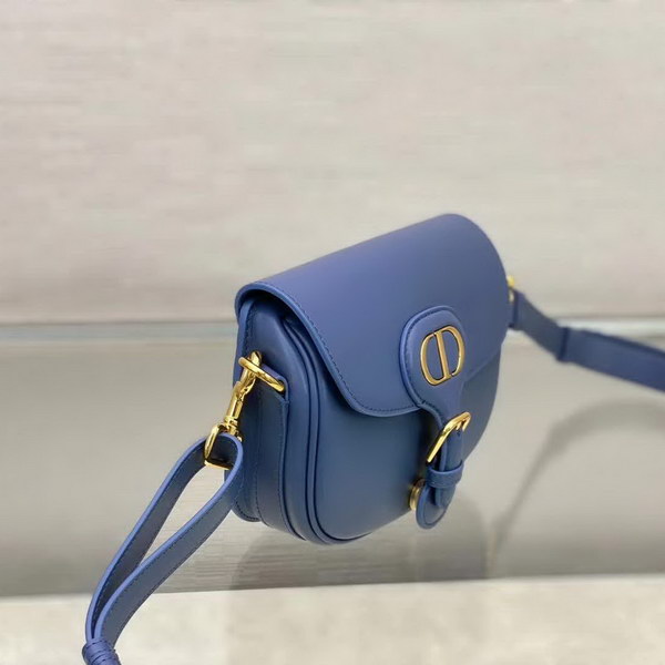 【原版皮】迪奥/Dior bobby 手袋，复古CD logo，硬挺的包身，五金做旧增加了复古感，不易磨损，采用光面牛皮革精心制作，饰以复古金色五金配件提升格调，柔软而富有质感，点缀有军装风格搭扣，款号：M9317