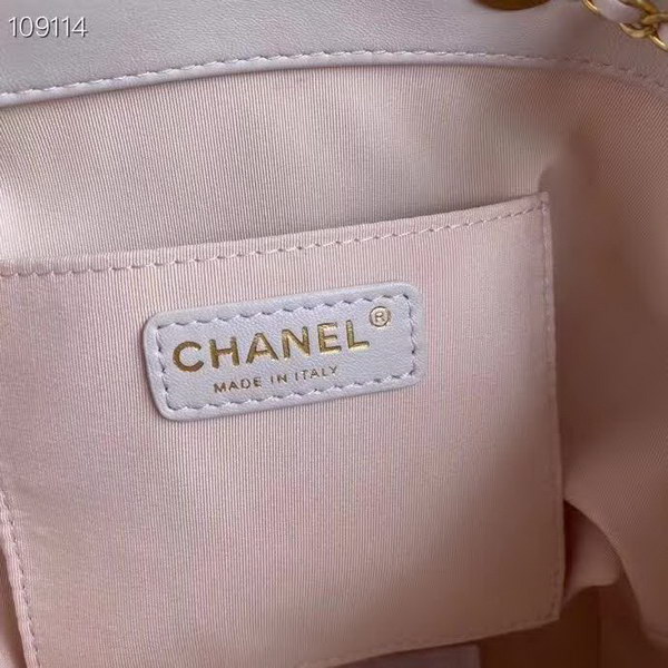 【原版皮】香奈儿/Chanel 新款抽绳包，选用小羊皮经过特殊工艺抛光，皮面略微亮闪闪，增加了耐磨度同时又超质感，经典的菱格纹设计，双C纽扣设计，19的皮穿金属粗链条，款号：AS1900