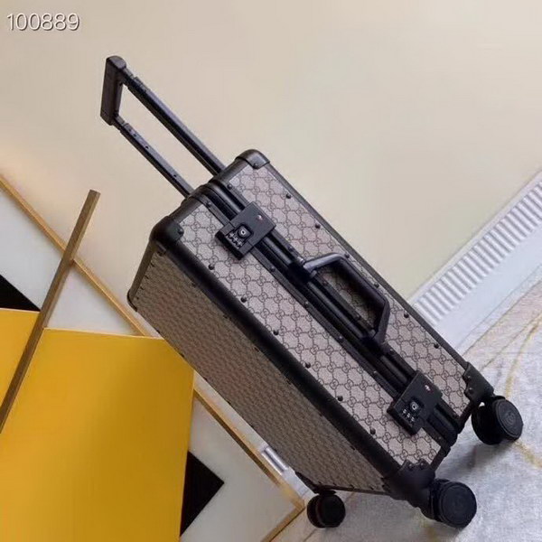古驰/Gucci 旅行箱，釆用先进聚碳纤维工艺，高档大气的LOGO，独特设计理念，趣味横生，时尚潮流，复古风格与完美工艺，二者结合