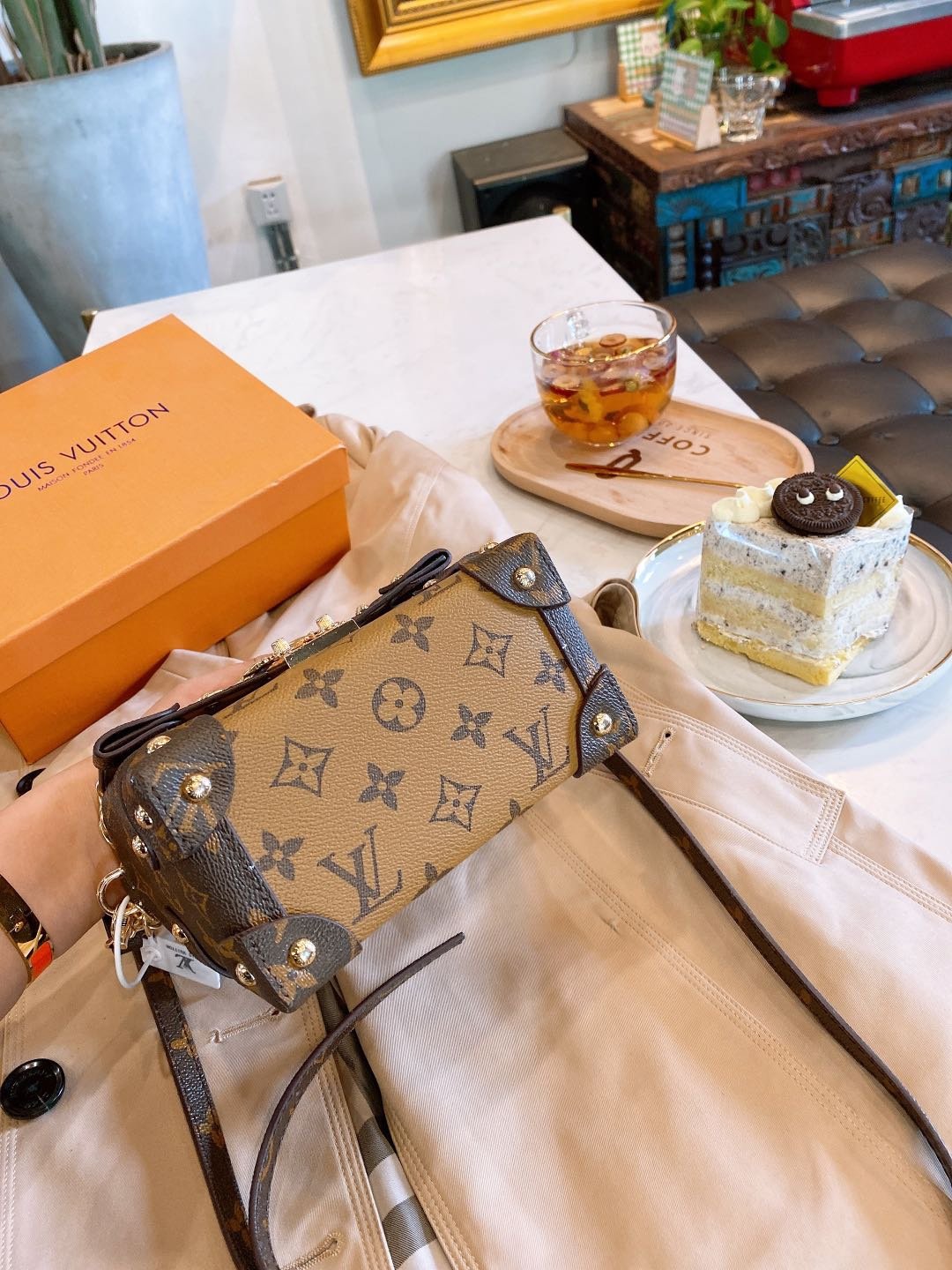 LOUIS VUITTON LB0612005020103 size: 17x12cm