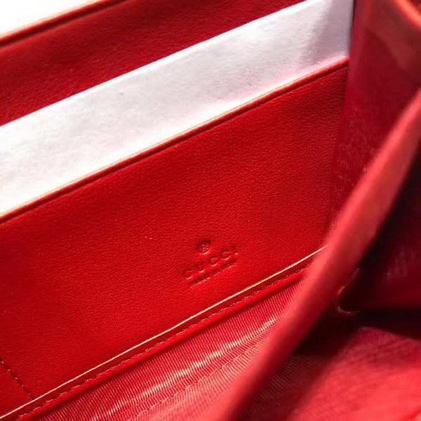 【原版皮】古驰/Gucci 苹果拉链钱夹，为庆祝情人节推出的特别系列单品，融入了卡通风格的苹果图案，与品牌的双G字母交织图案巧妙搭配，尽显趣致设计，款号：624880